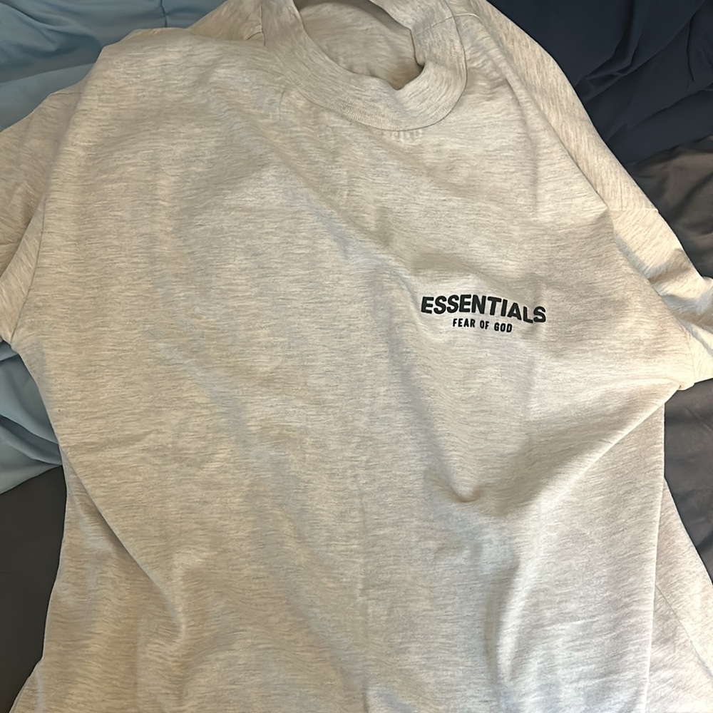 Men’s Essentials Fear of God Tee shirt (2024). Size M Light oatmeal